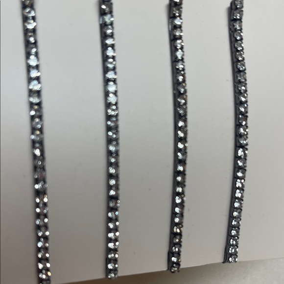 Kitsch Rhinestone Bobby Pins – Black Metal with Silver Sparkle (4pc) - Picture 10 of 12